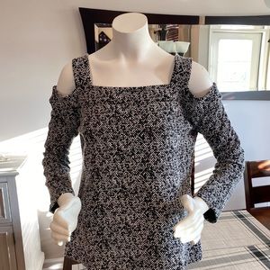 Michael Kors Black/White Off Shoulder w/Straps Woman’s Top